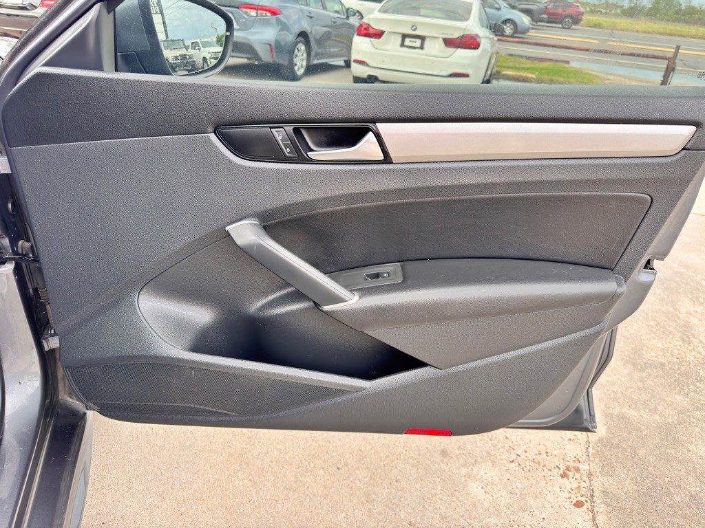 2021 Volkswagen Passat Image 21