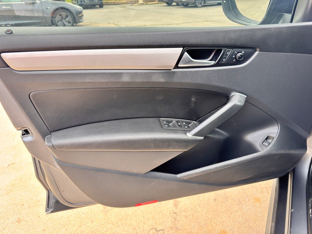 2021 Volkswagen Passat Image 24