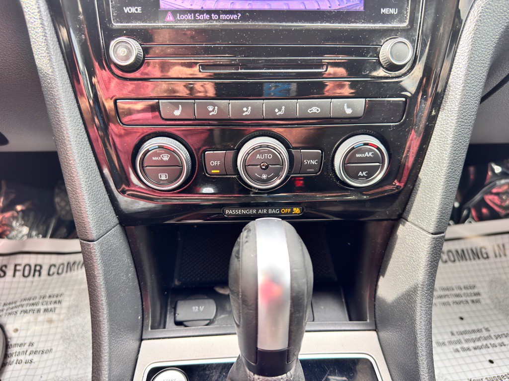 2021 Volkswagen Passat Image 27