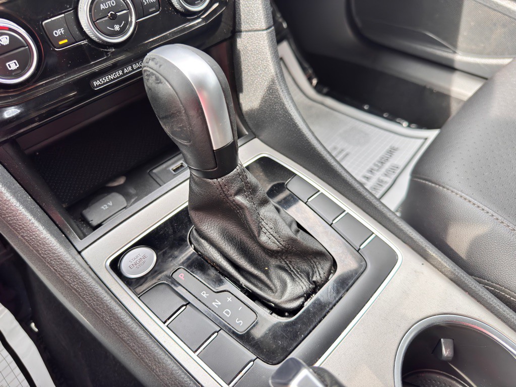 2021 Volkswagen Passat Image 28