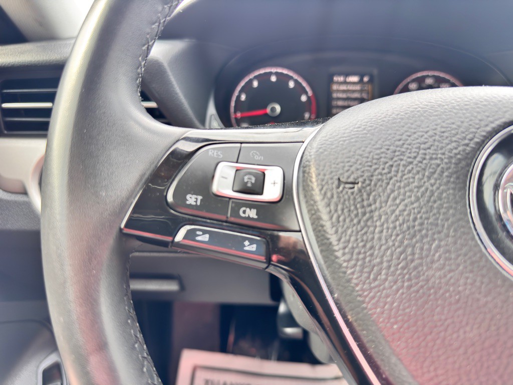 2021 Volkswagen Passat Image 30