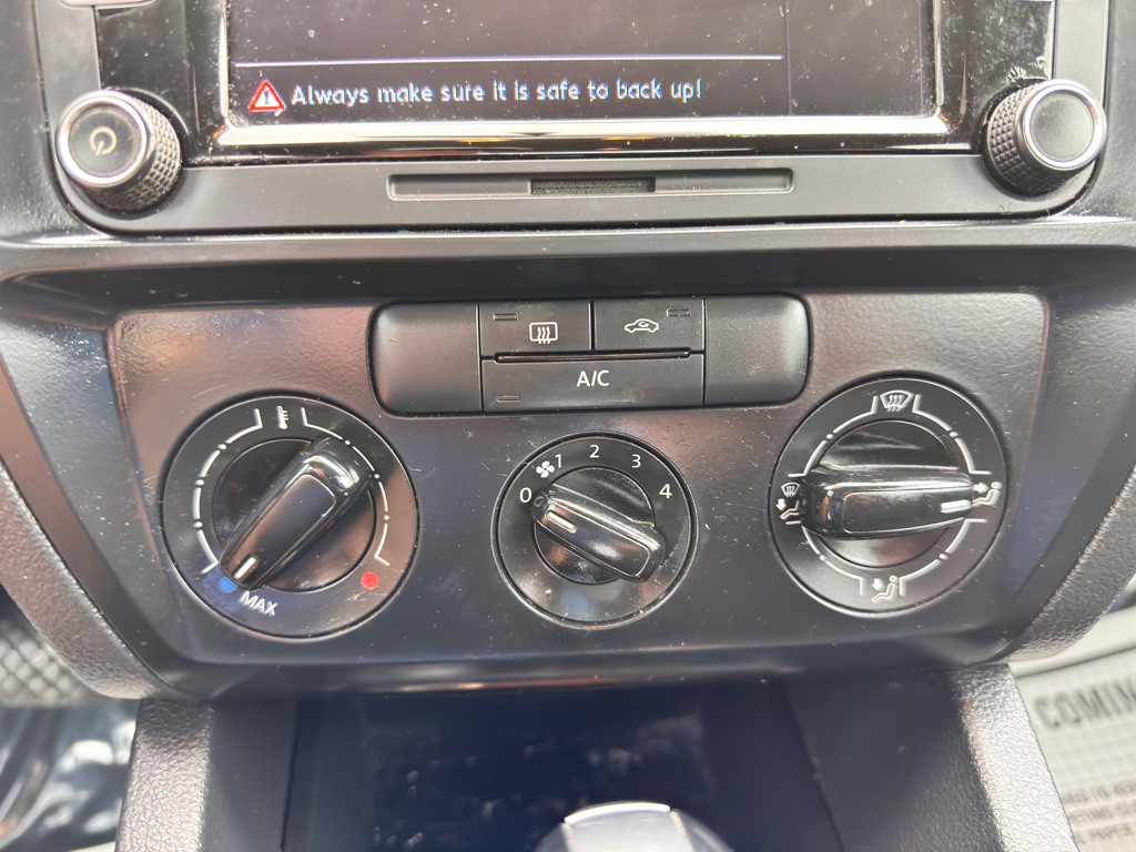 2015 Volkswagen Jetta Image 27