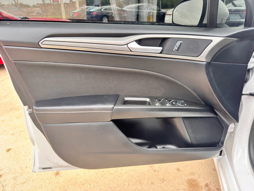 2020 Ford Fusion Image 24