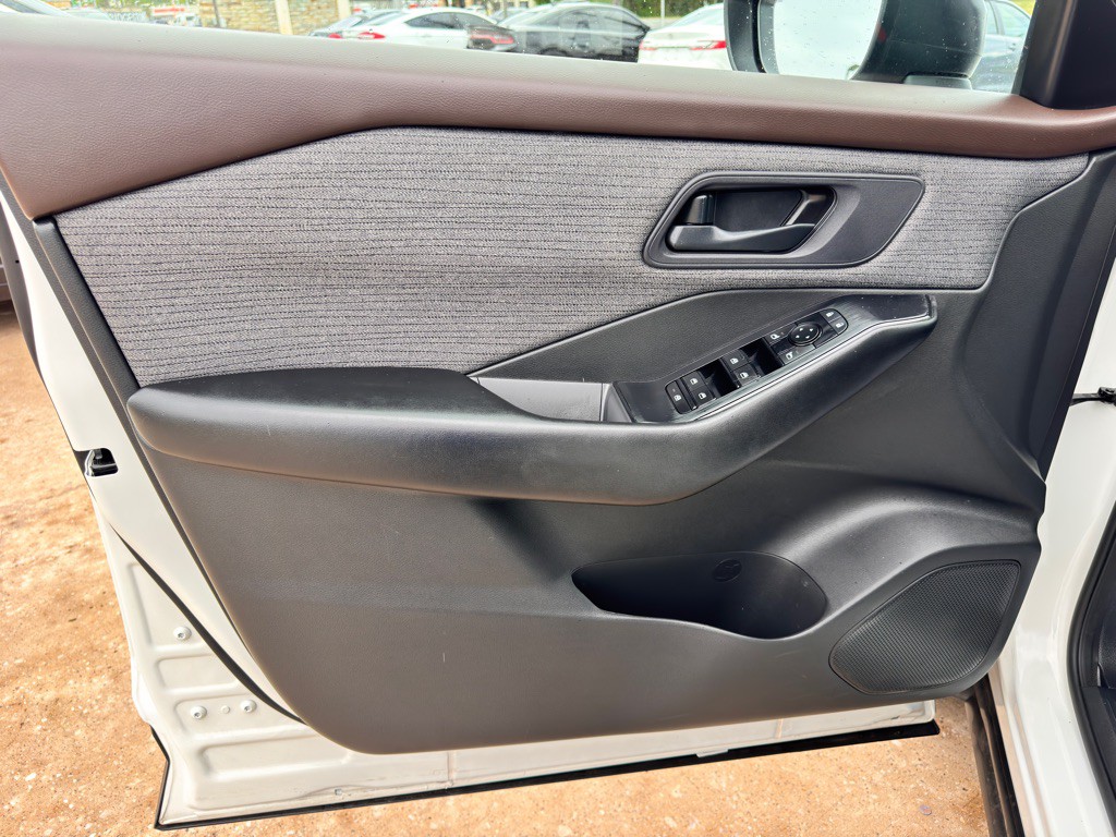 2023 Nissan Rogue Image 24