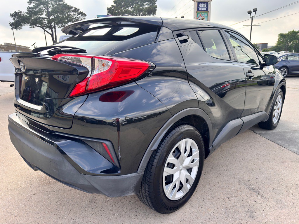 2021 Toyota C-HR Image 11