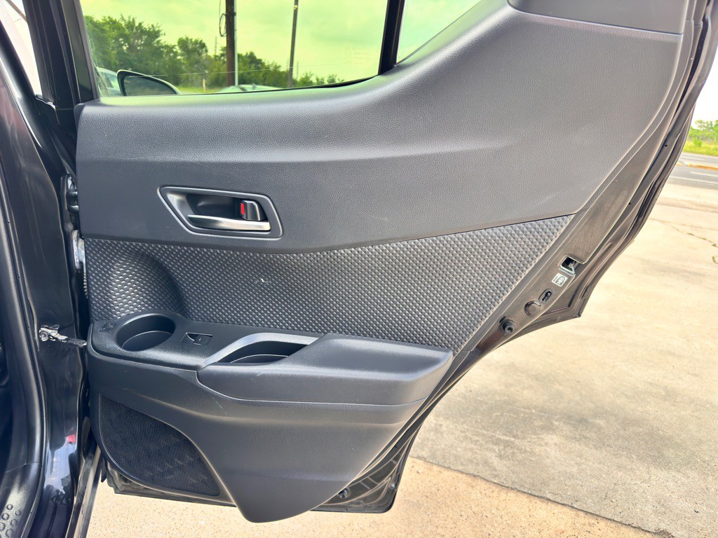 2021 Toyota C-HR Image 18