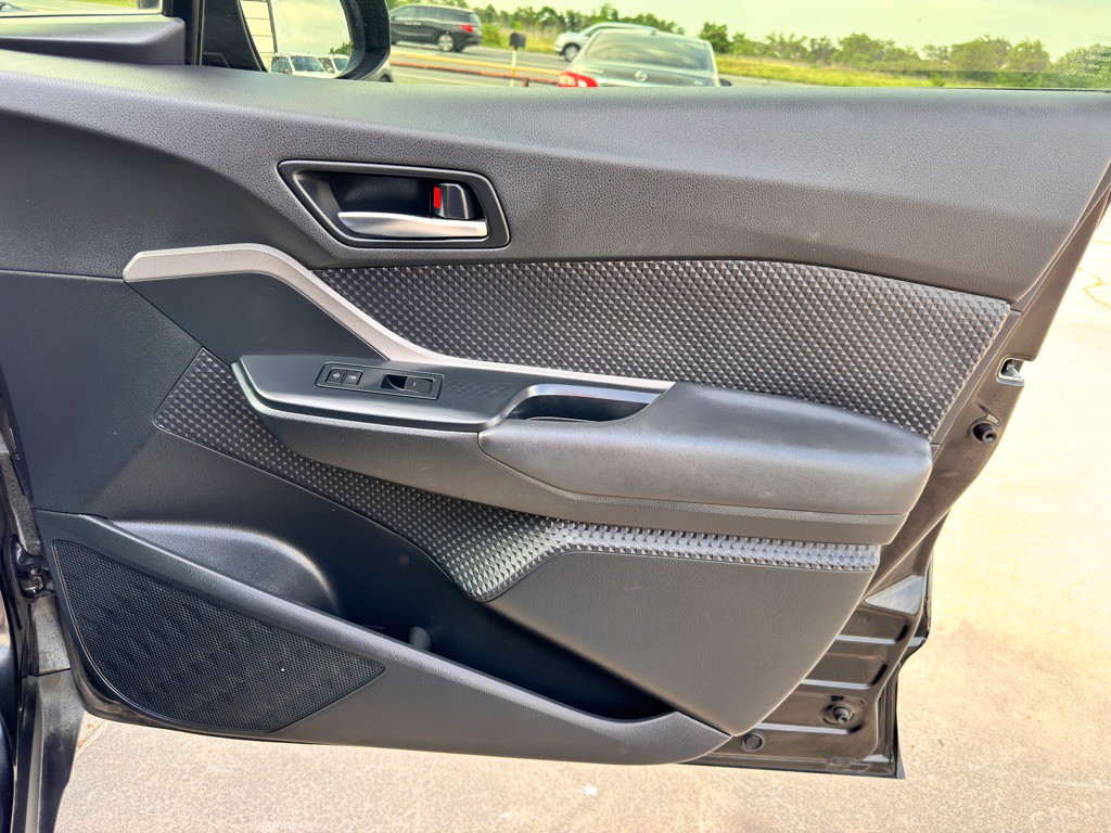 2021 Toyota C-HR Image 21