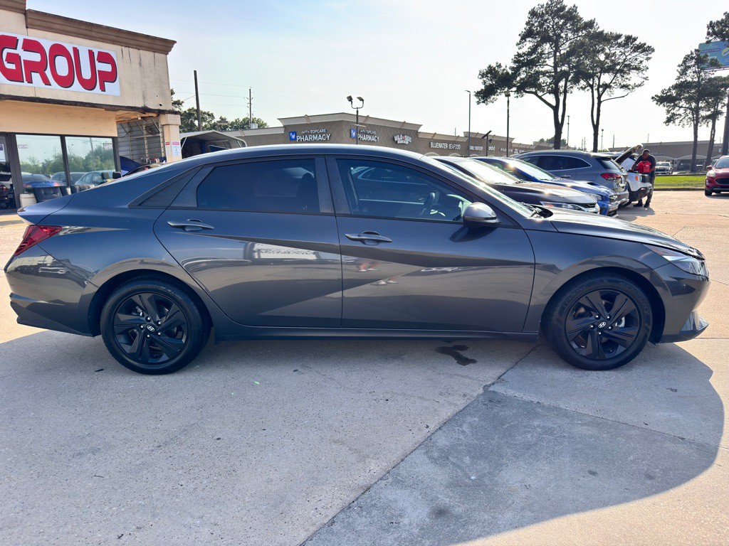2021 Hyundai Elantra Image 12