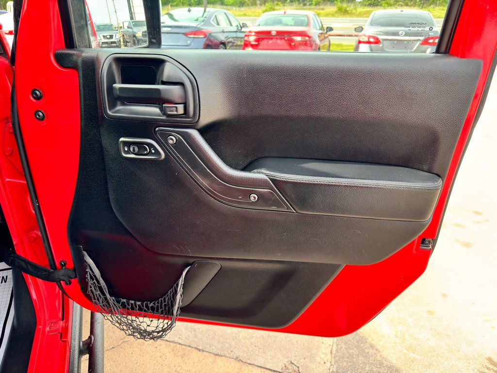 2013 Jeep Wrangler Image 14