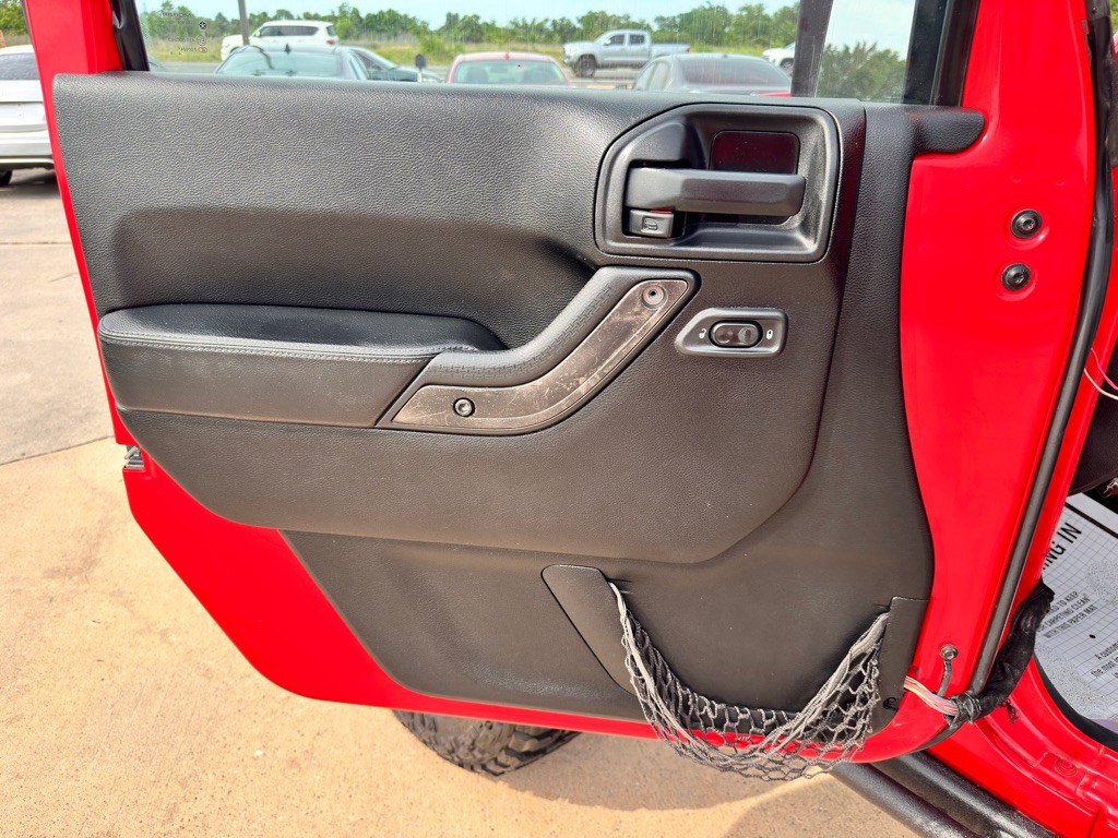 2013 Jeep Wrangler Image 16