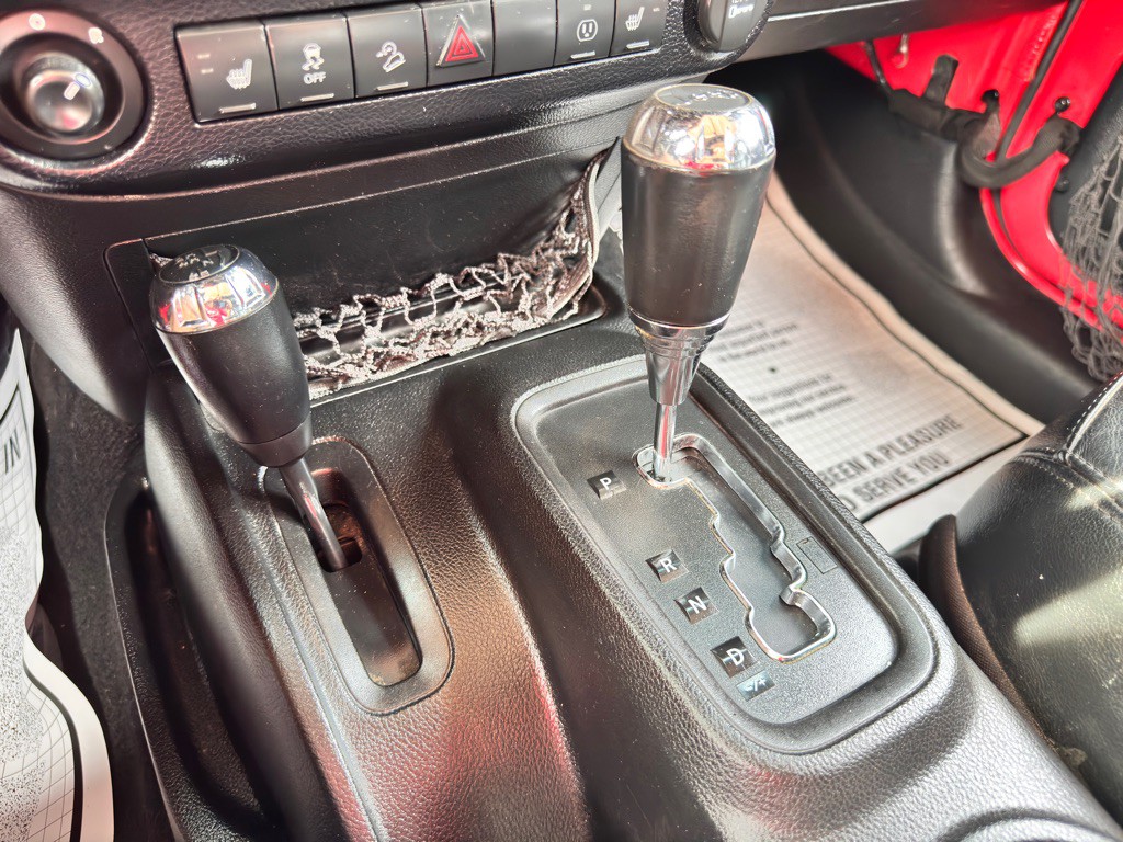 2013 Jeep Wrangler Image 20