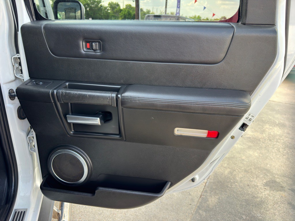 2005 HUMMER H2 Image 17