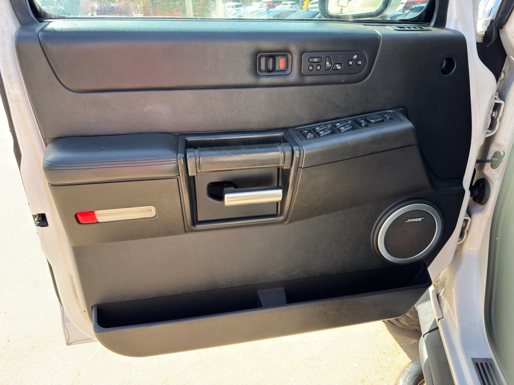 2005 HUMMER H2 Image 23