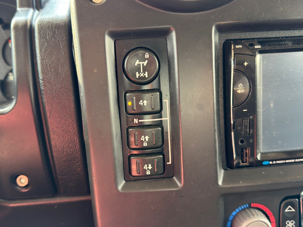 2005 HUMMER H2 Image 25
