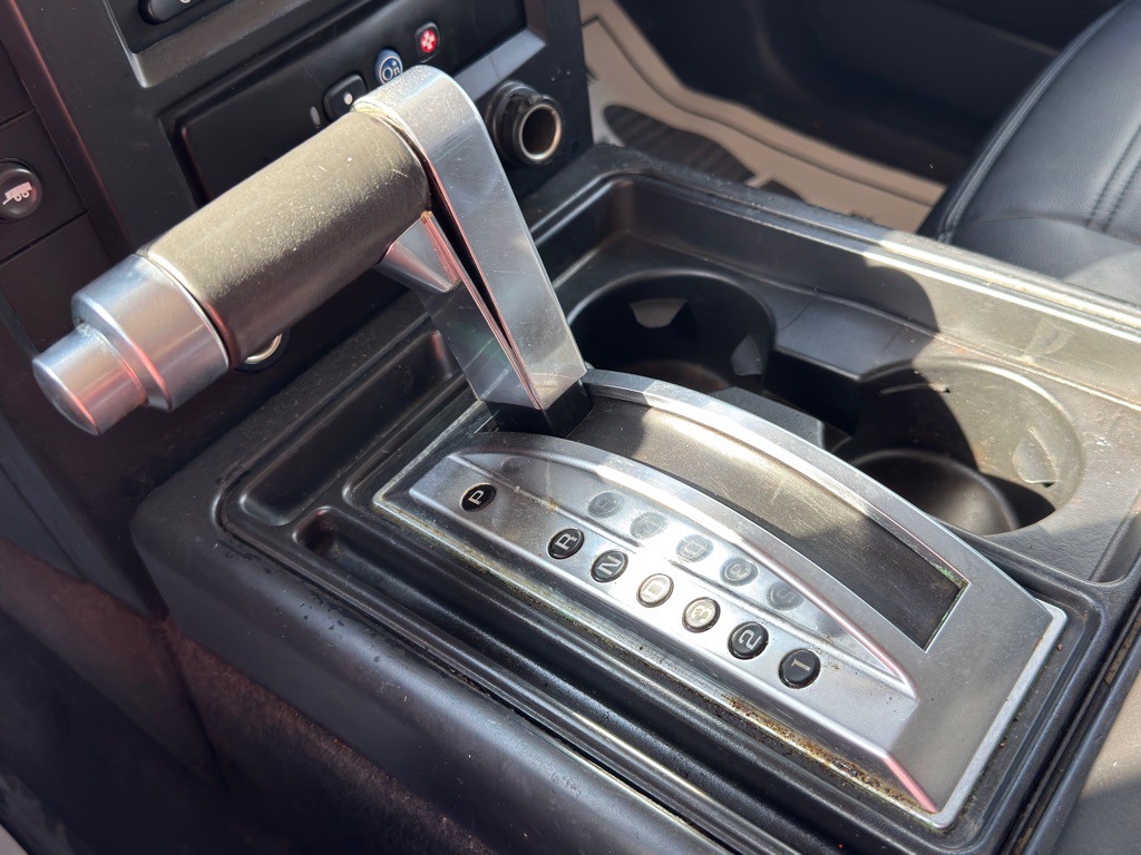 2005 HUMMER H2 Image 26