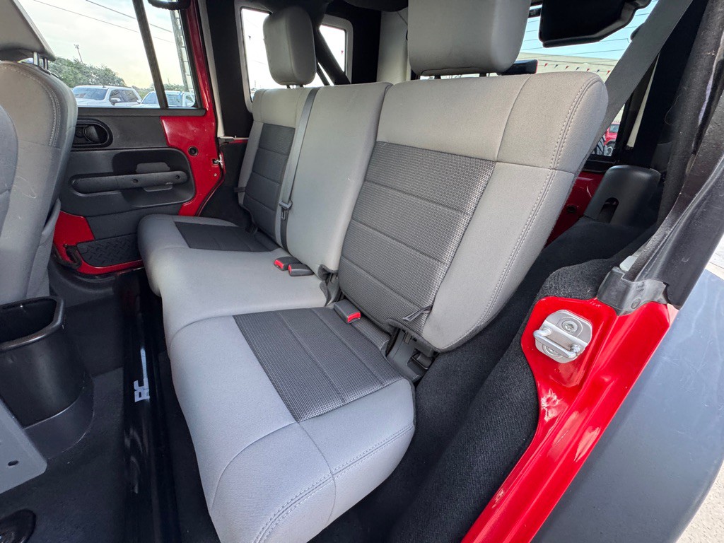 2010 Jeep Wrangler Unlimited Image 12