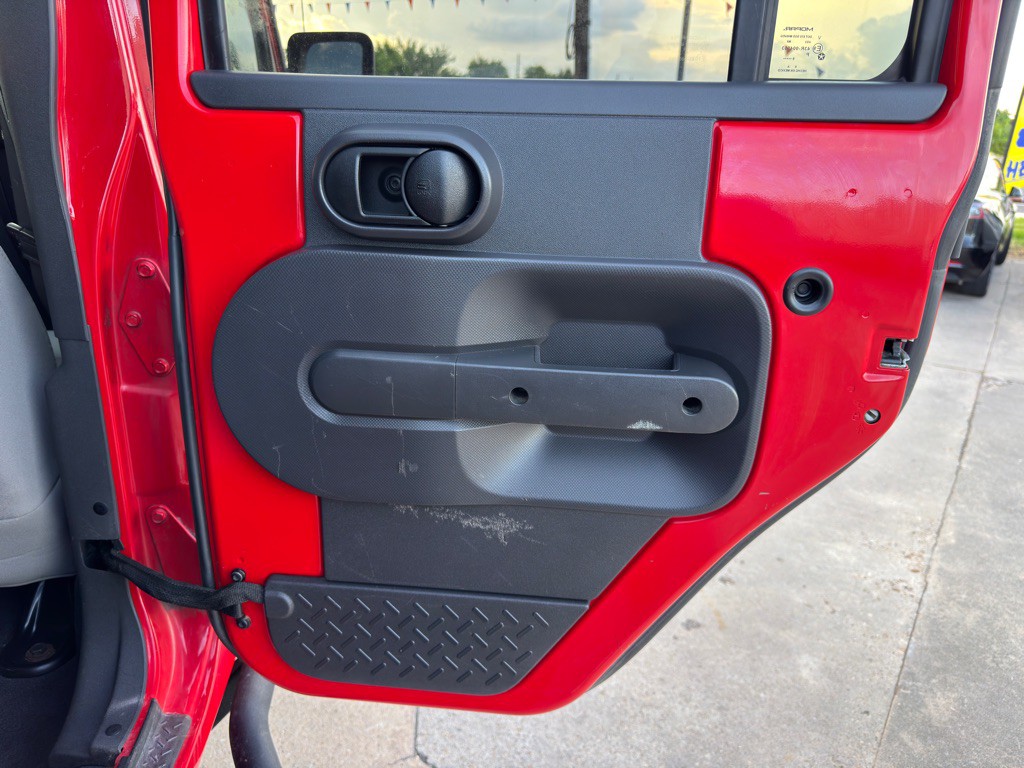 2010 Jeep Wrangler Unlimited Image 17