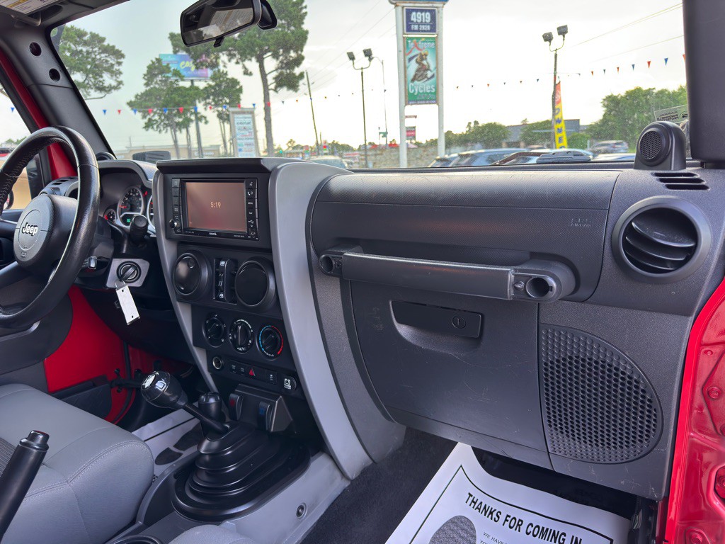 2010 Jeep Wrangler Unlimited Image 19