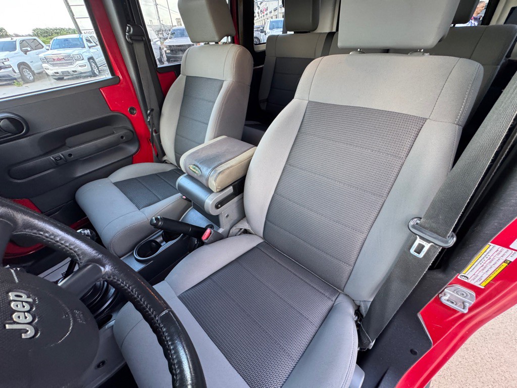 2010 Jeep Wrangler Unlimited Image 21