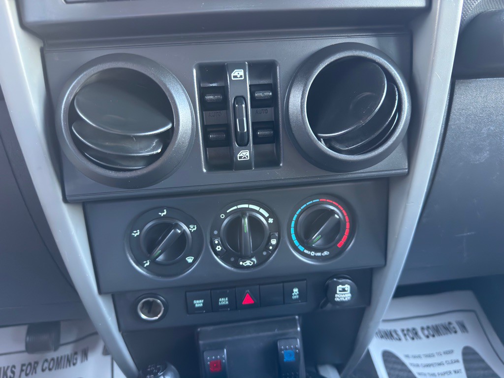 2010 Jeep Wrangler Unlimited Image 26