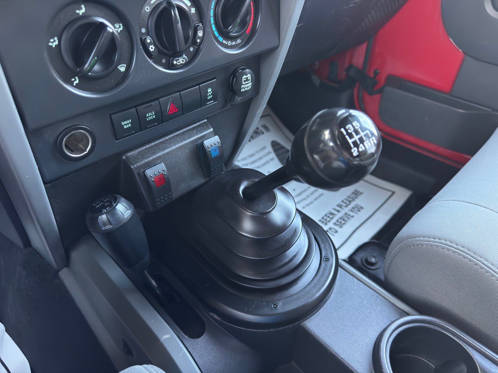 2010 Jeep Wrangler Unlimited Image 27