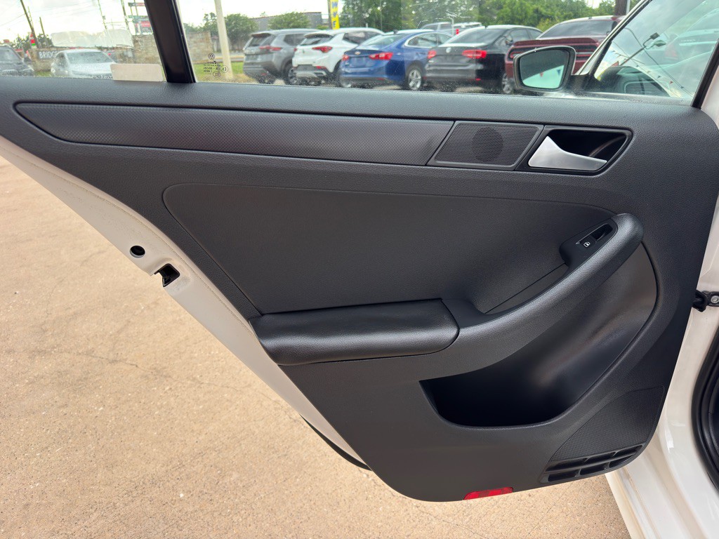 2013 Volkswagen Jetta Image 15