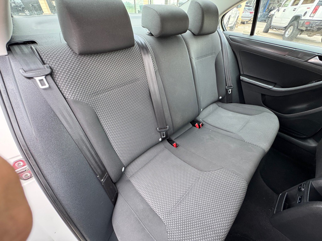 2013 Volkswagen Jetta Image 16