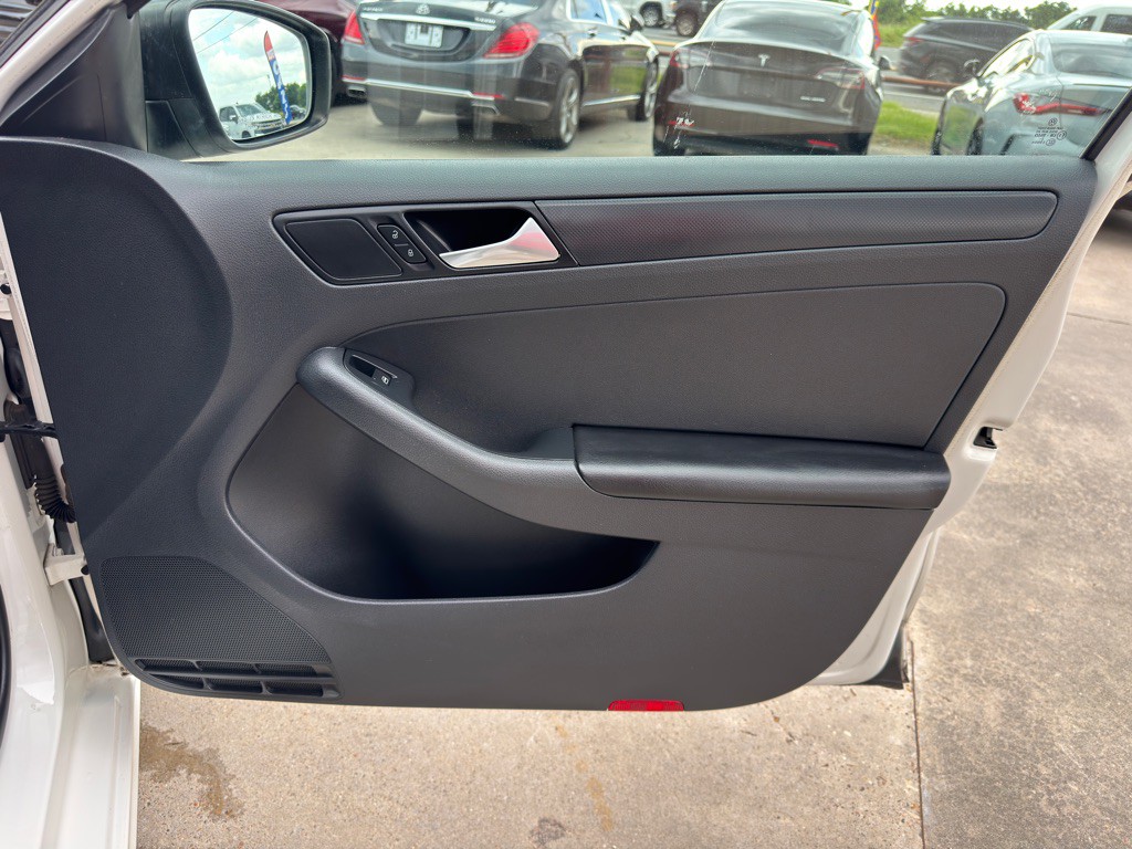 2013 Volkswagen Jetta Image 21