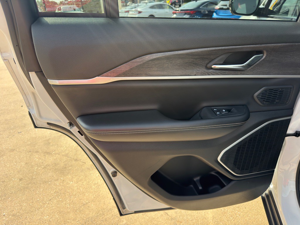 2024 Jeep Grand Cherokee Image 16