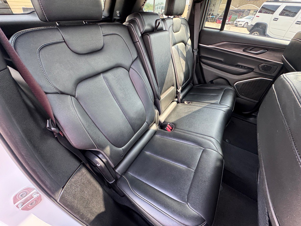 2024 Jeep Grand Cherokee Image 17