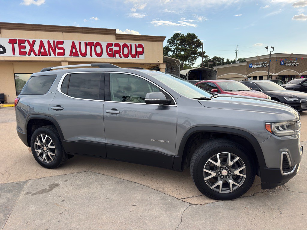 2022 GMC Acadia Image 2