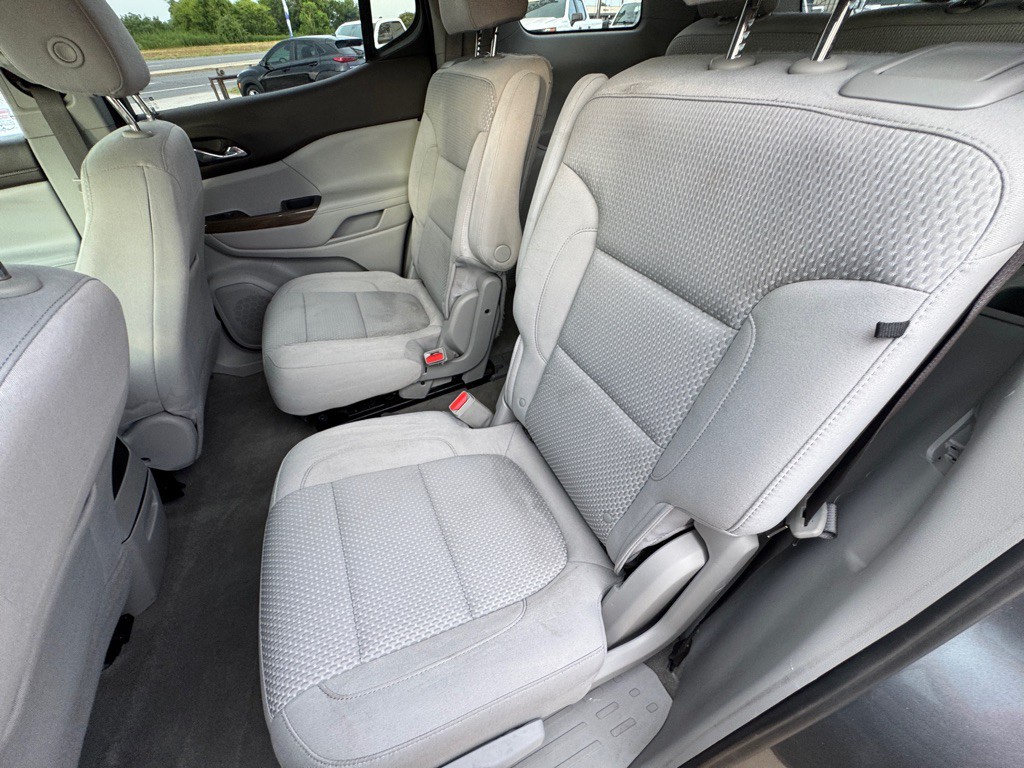 2022 GMC Acadia Image 12