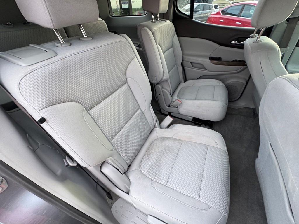 2022 GMC Acadia Image 16