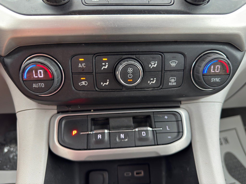 2022 GMC Acadia Image 27