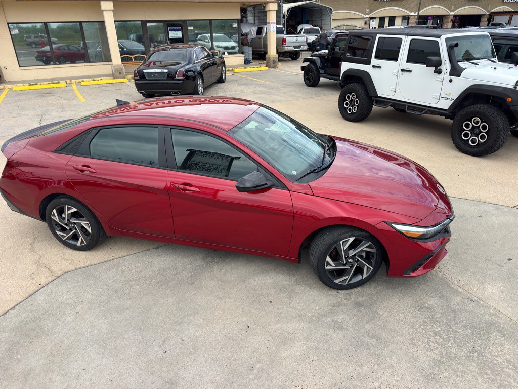 2025 Hyundai Elantra Image 3