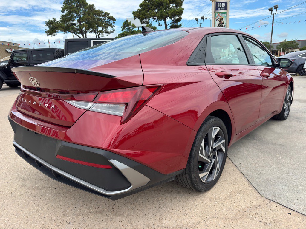 2025 Hyundai Elantra Image 9