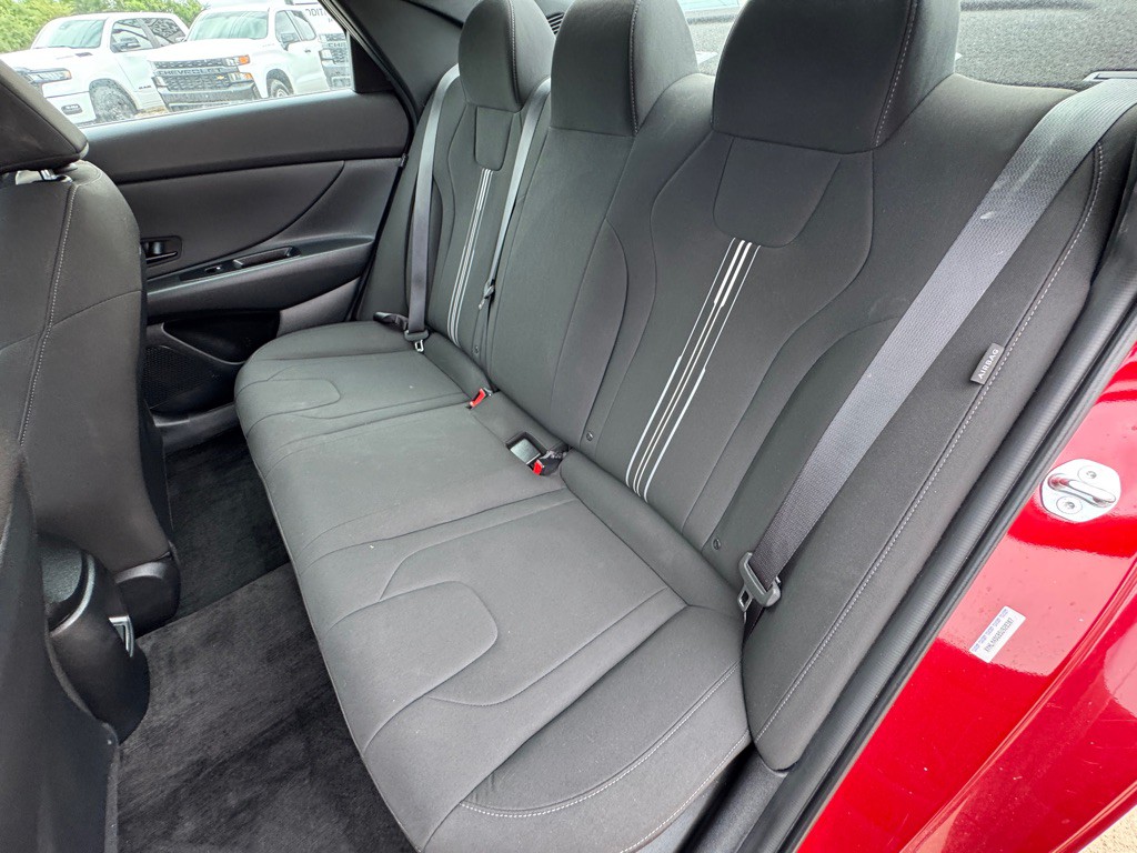 2025 Hyundai Elantra Image 11