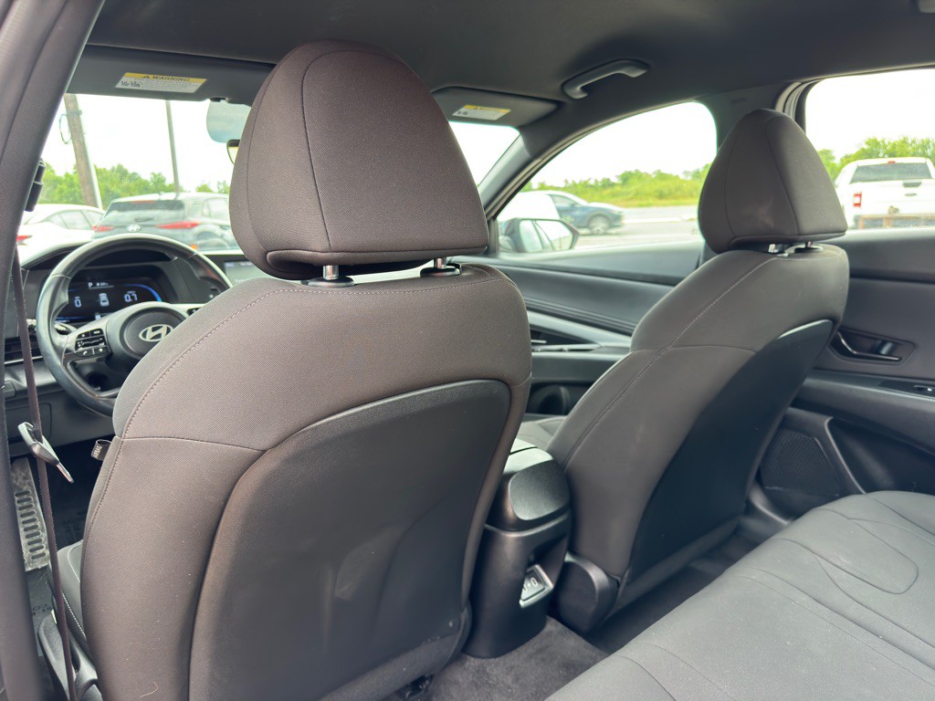 2025 Hyundai Elantra Image 12