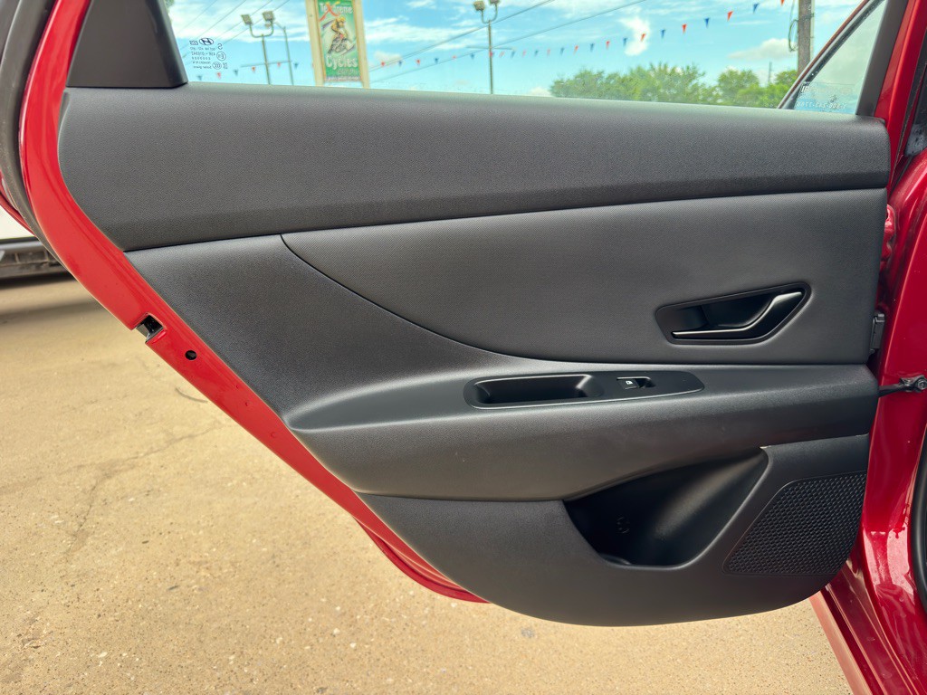 2025 Hyundai Elantra Image 13