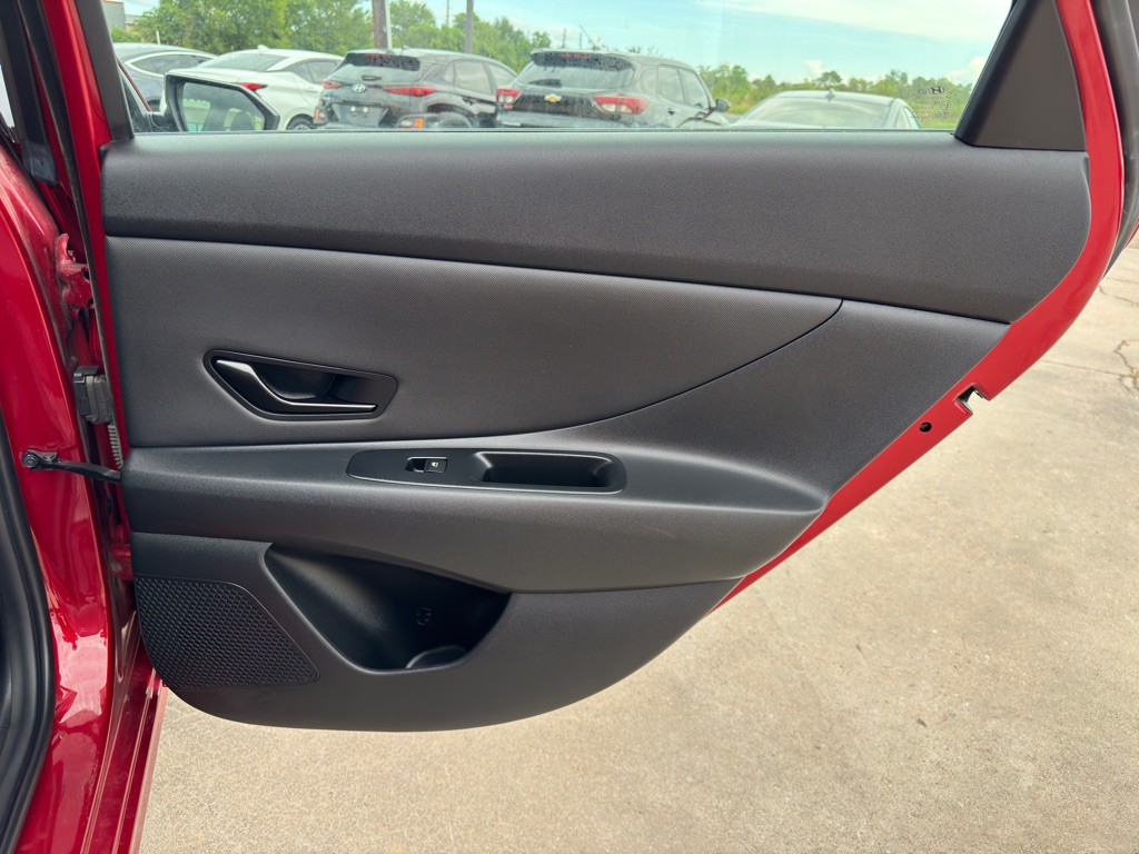 2025 Hyundai Elantra Image 16