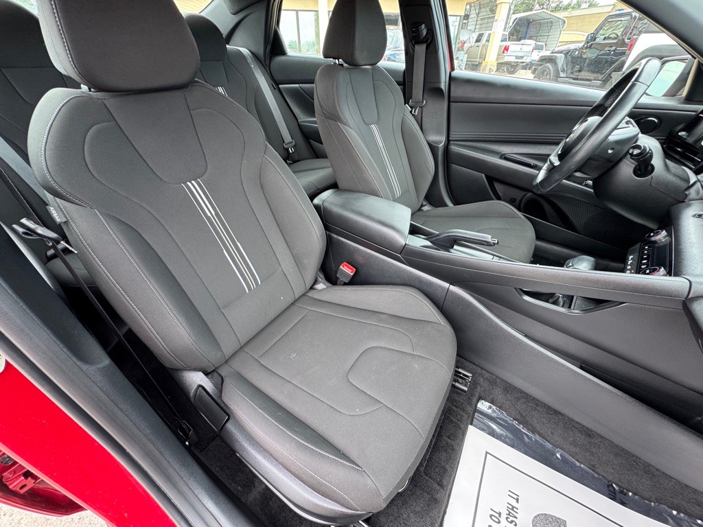 2025 Hyundai Elantra Image 17
