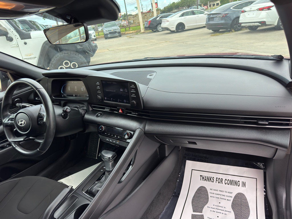 2025 Hyundai Elantra Image 18