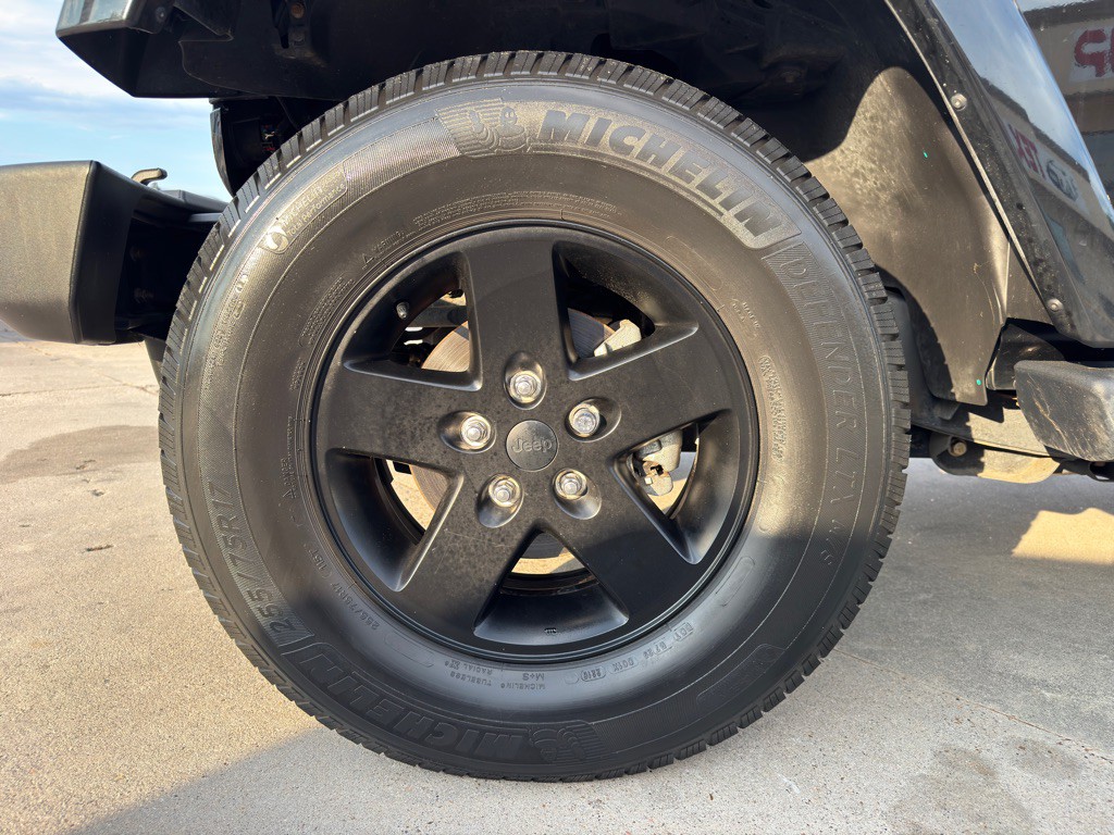 2015 Jeep Wrangler Image 12