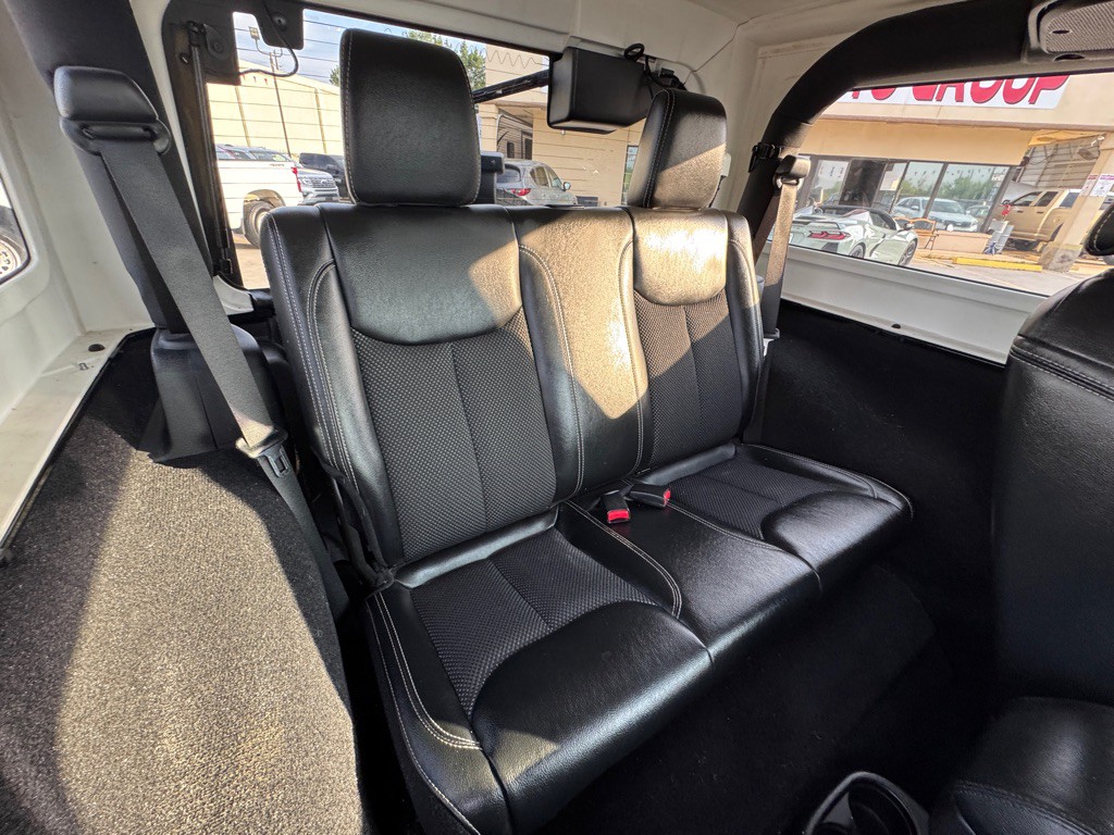 2015 Jeep Wrangler Image 15