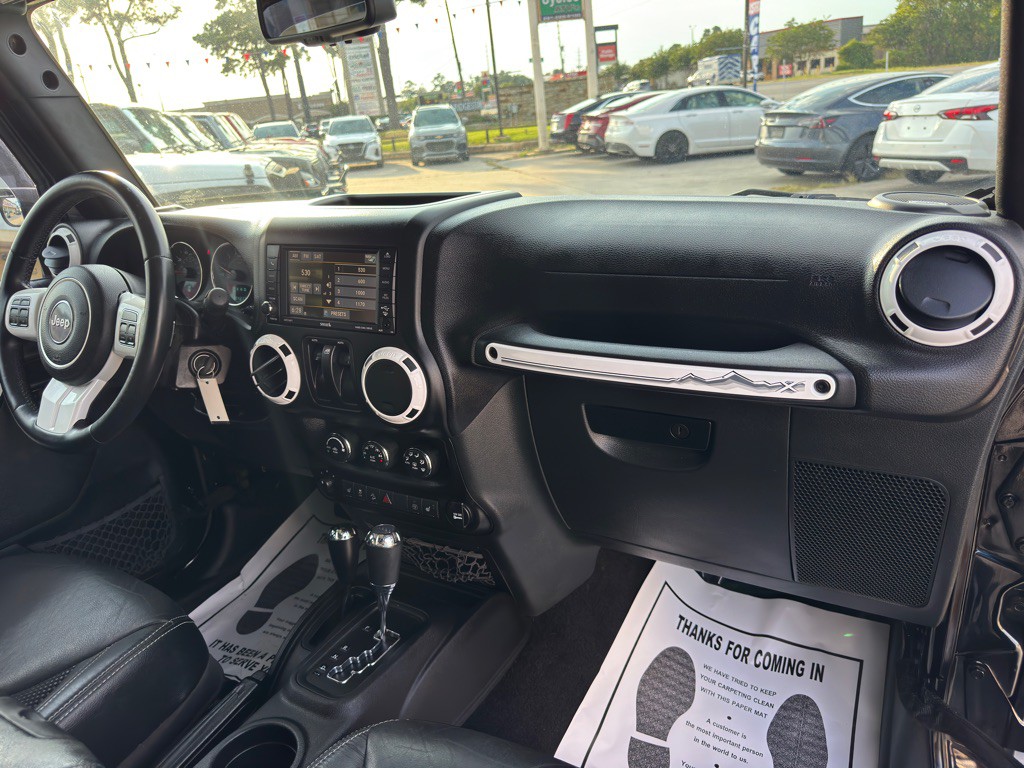 2015 Jeep Wrangler Image 17
