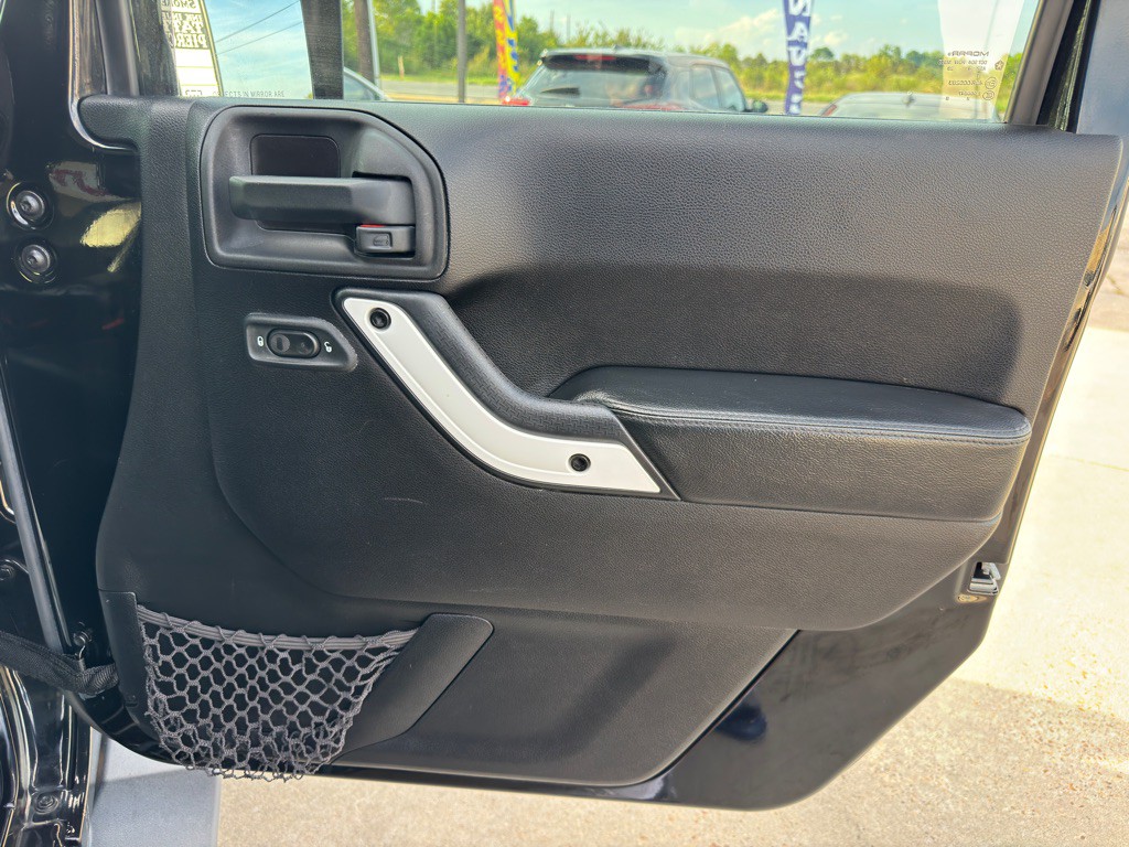 2015 Jeep Wrangler Image 18