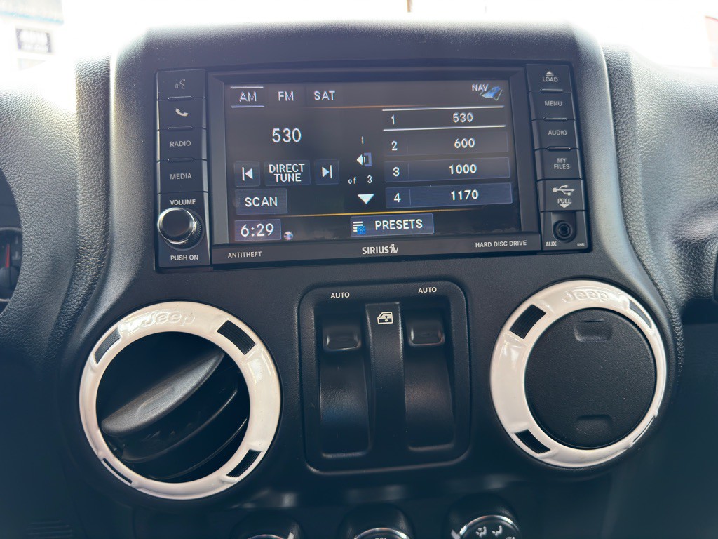 2015 Jeep Wrangler Image 24