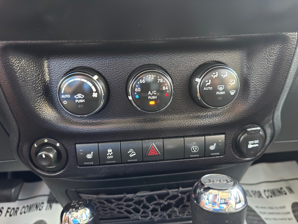 2015 Jeep Wrangler Image 25