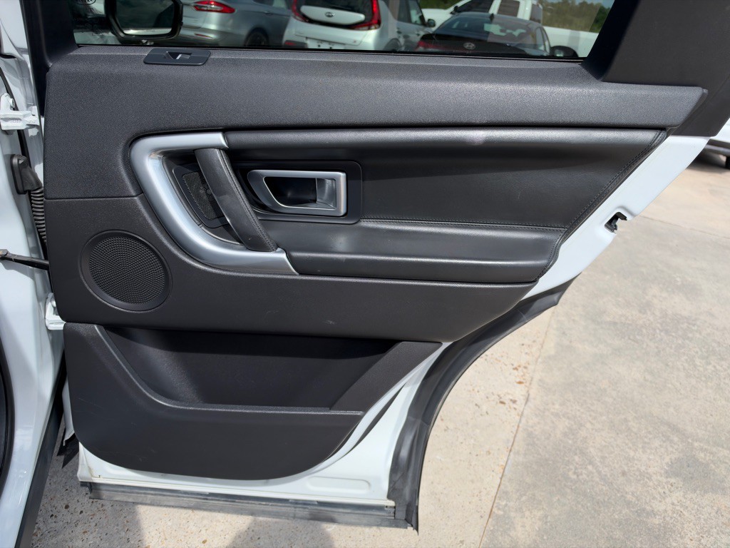 2016 Land Rover Discovery Sport Image 17