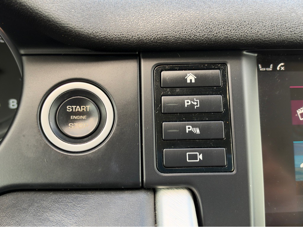 2016 Land Rover Discovery Sport Image 25